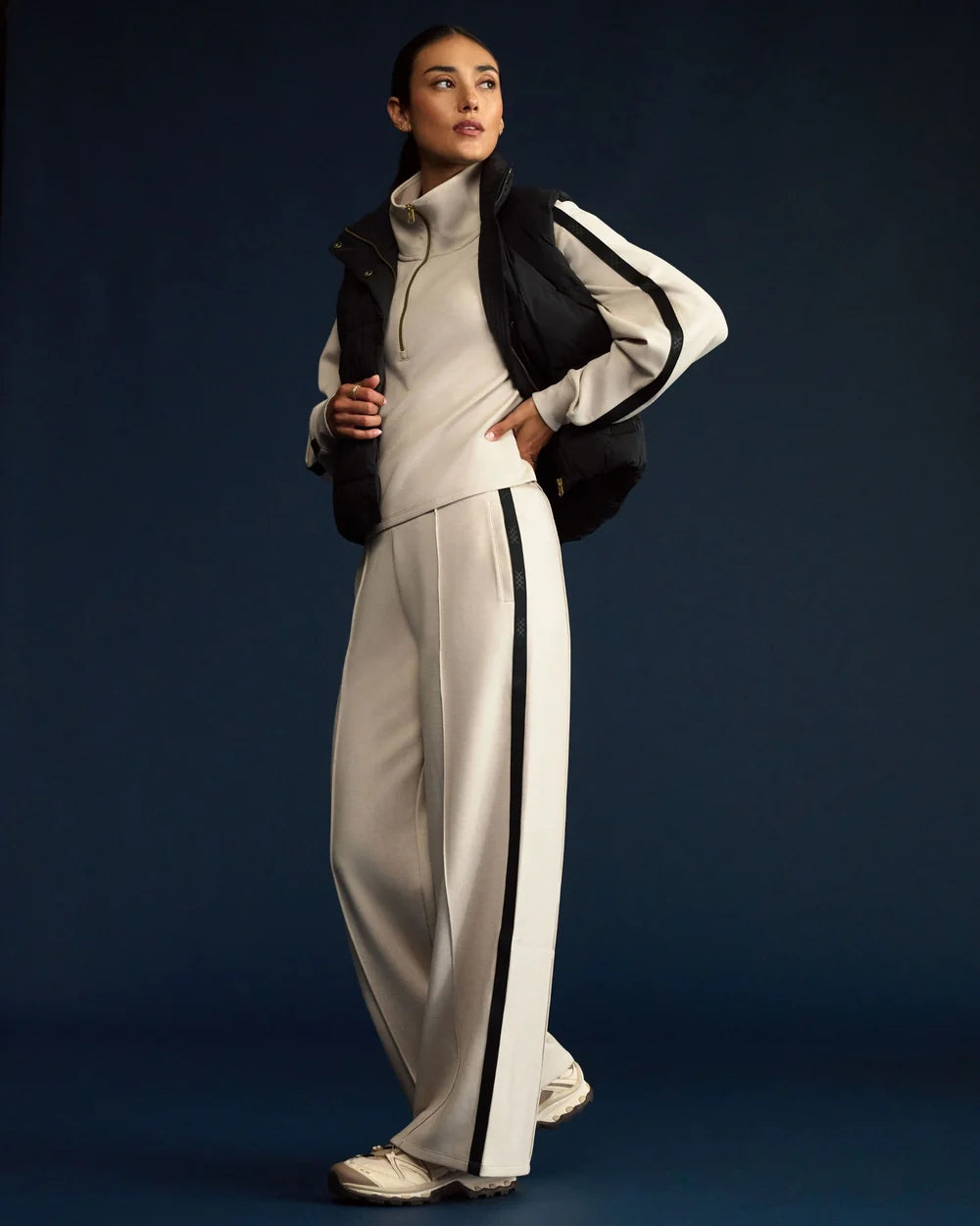 DreamGlow Track 1/2 Zip in Sand/Pure Black