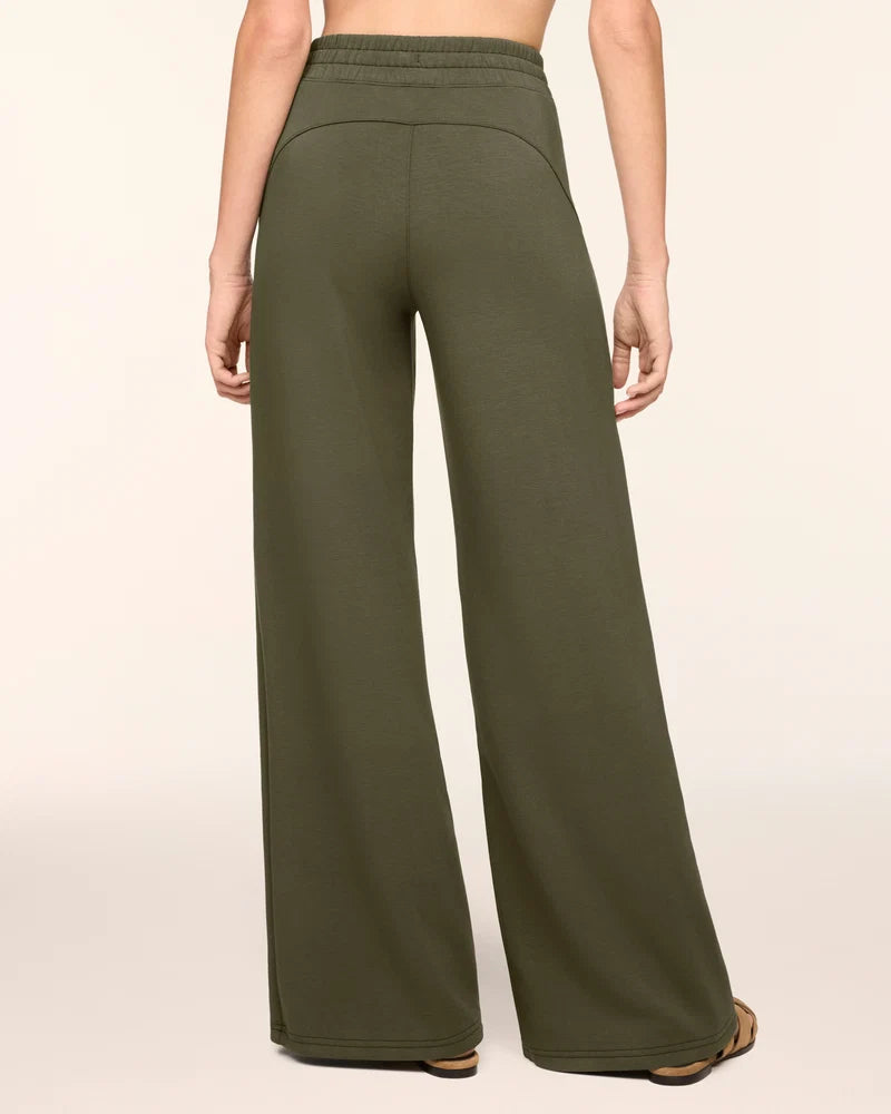 AirEssentials Wide Leg Pant in Monstera