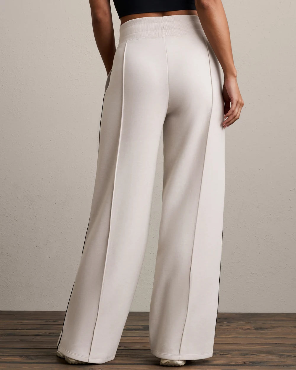 DreamGlow Trouser in Sand/Pure Black