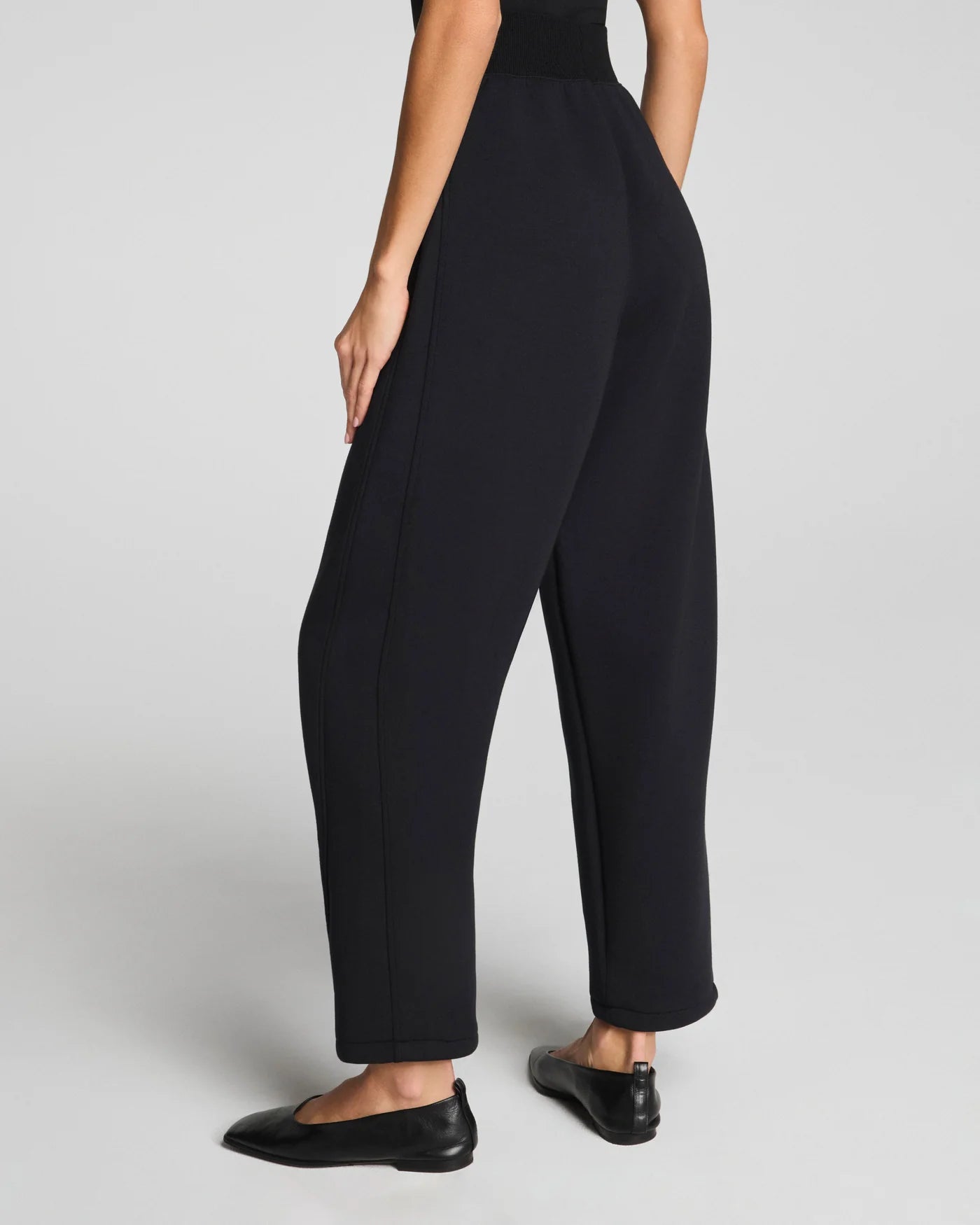 AirEssentials Luxe Barrel Leg Pant in Very Black