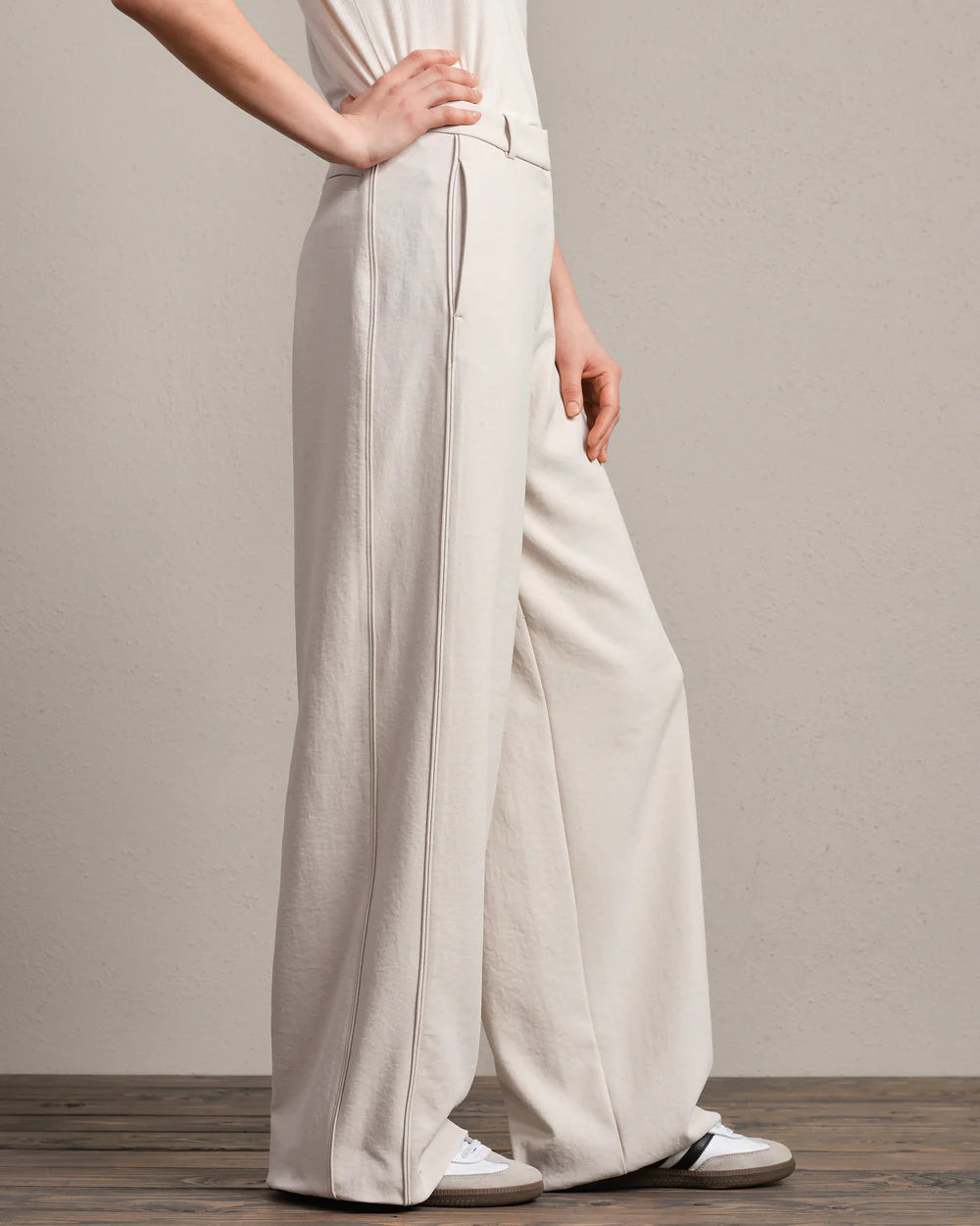 Rhone Horizon Trouser in Sand at Baseline Social