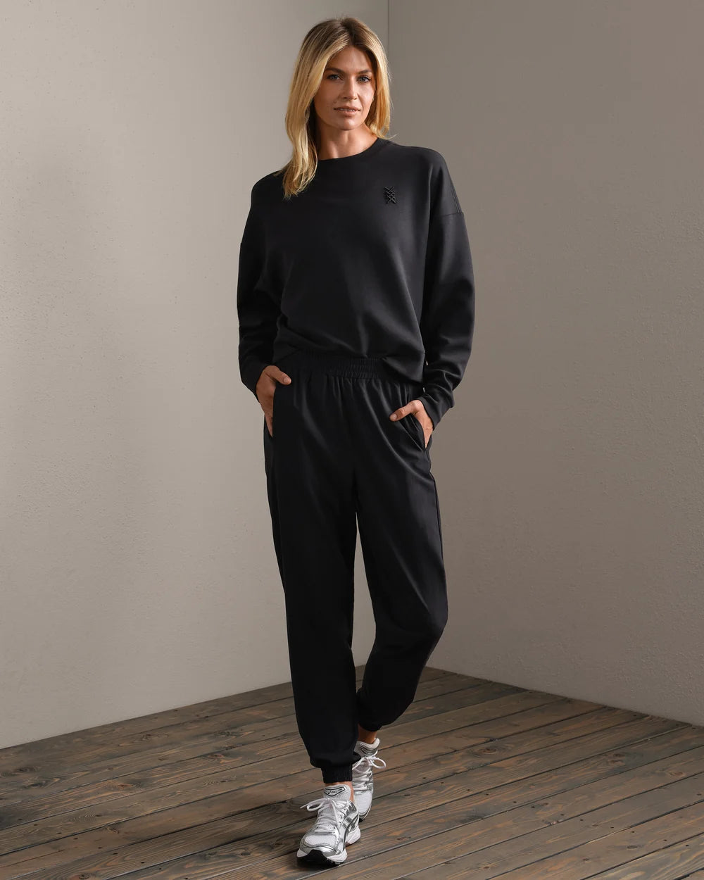 Rhone Mirage Jogger in Pure Black at Baseline Social