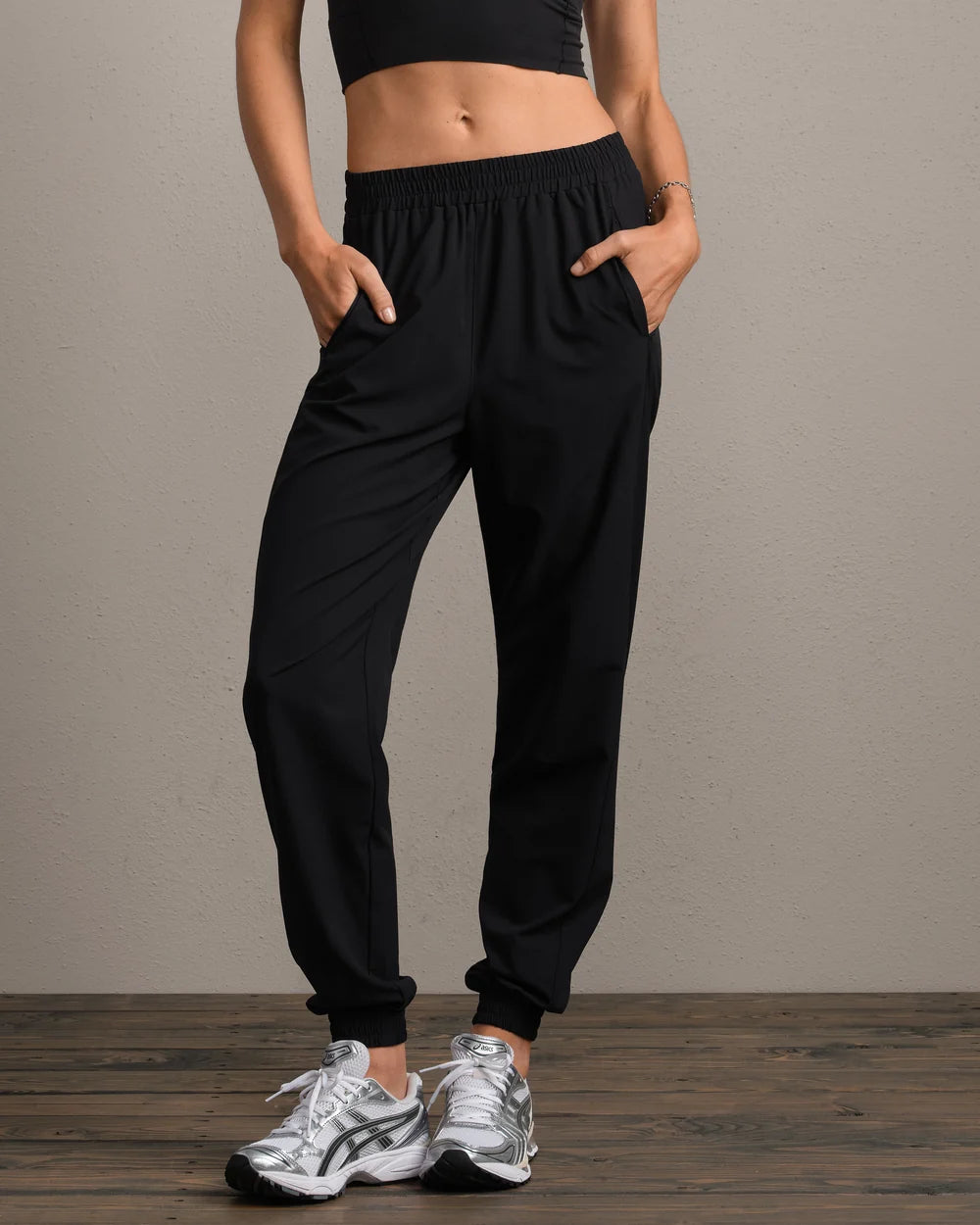 Rhone Mirage Jogger in Pure Black at Baseline Social