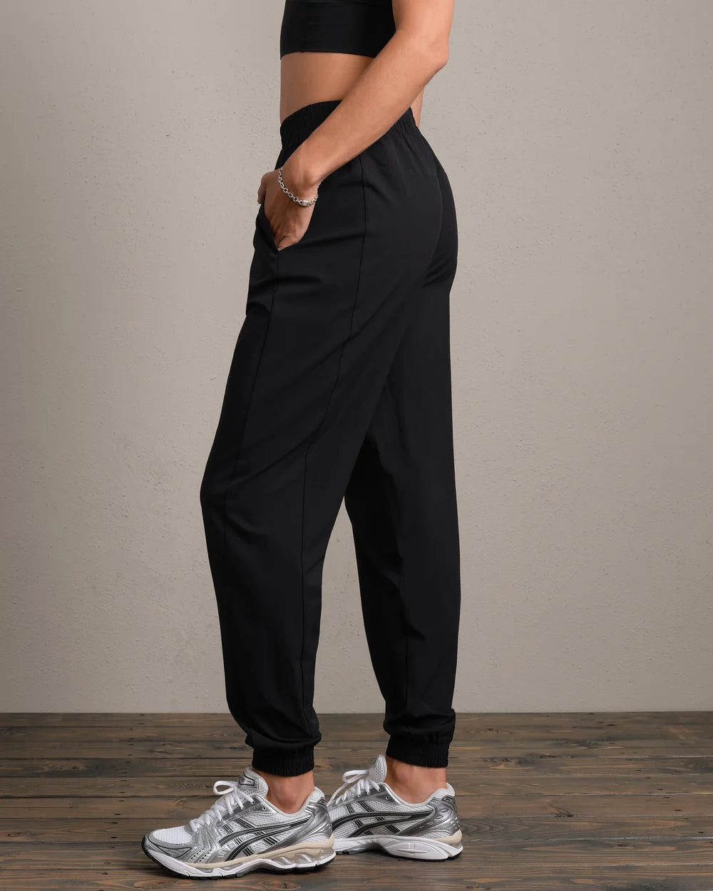Rhone Mirage Jogger in Pure Black at Baseline Social