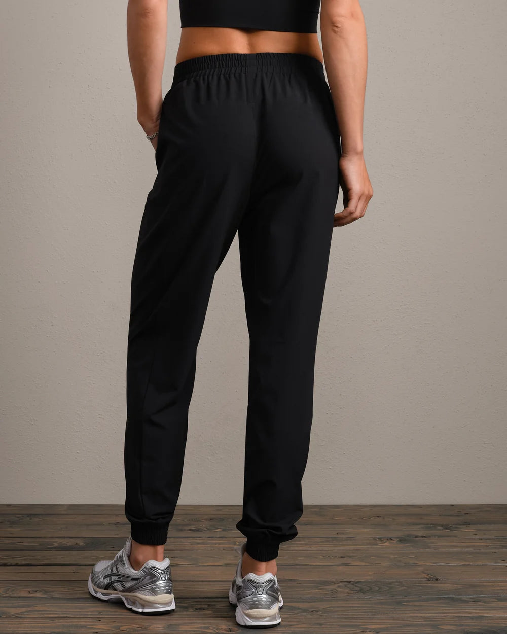 Rhone Mirage Jogger in Pure Black at Baseline Social