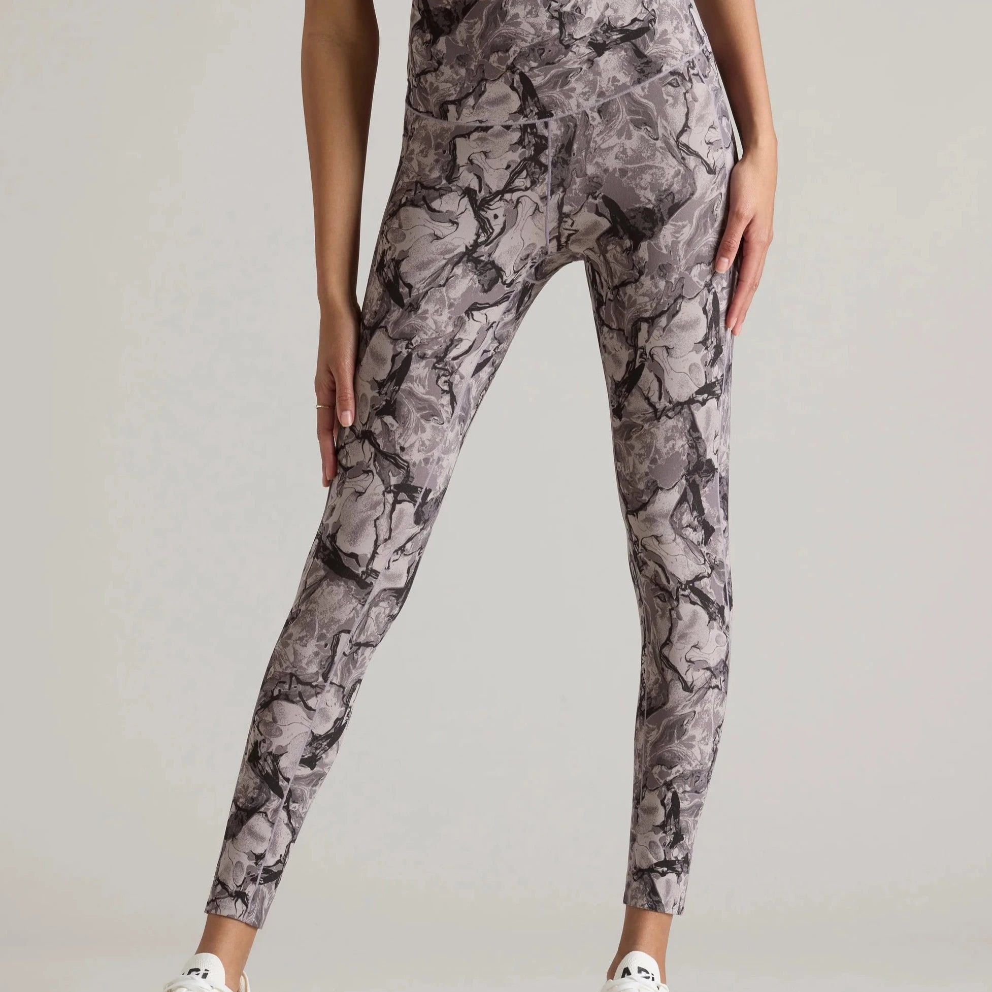 Rhone Revive Printed 7/8 Pocket Leggin in Taupe Mist Marble