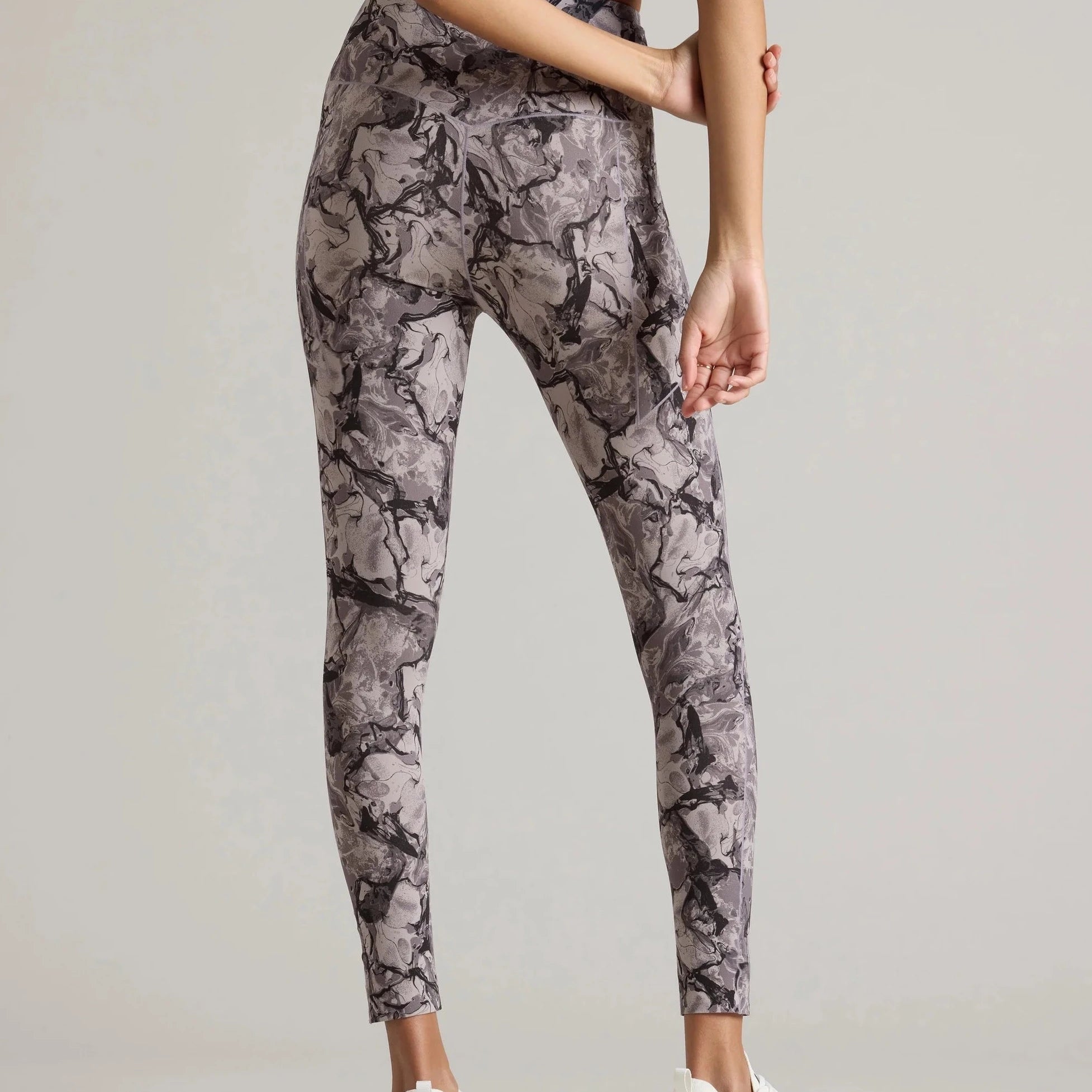 Rhone Revive Printed 7/8 Pocket Leggin in Taupe Mist Marble