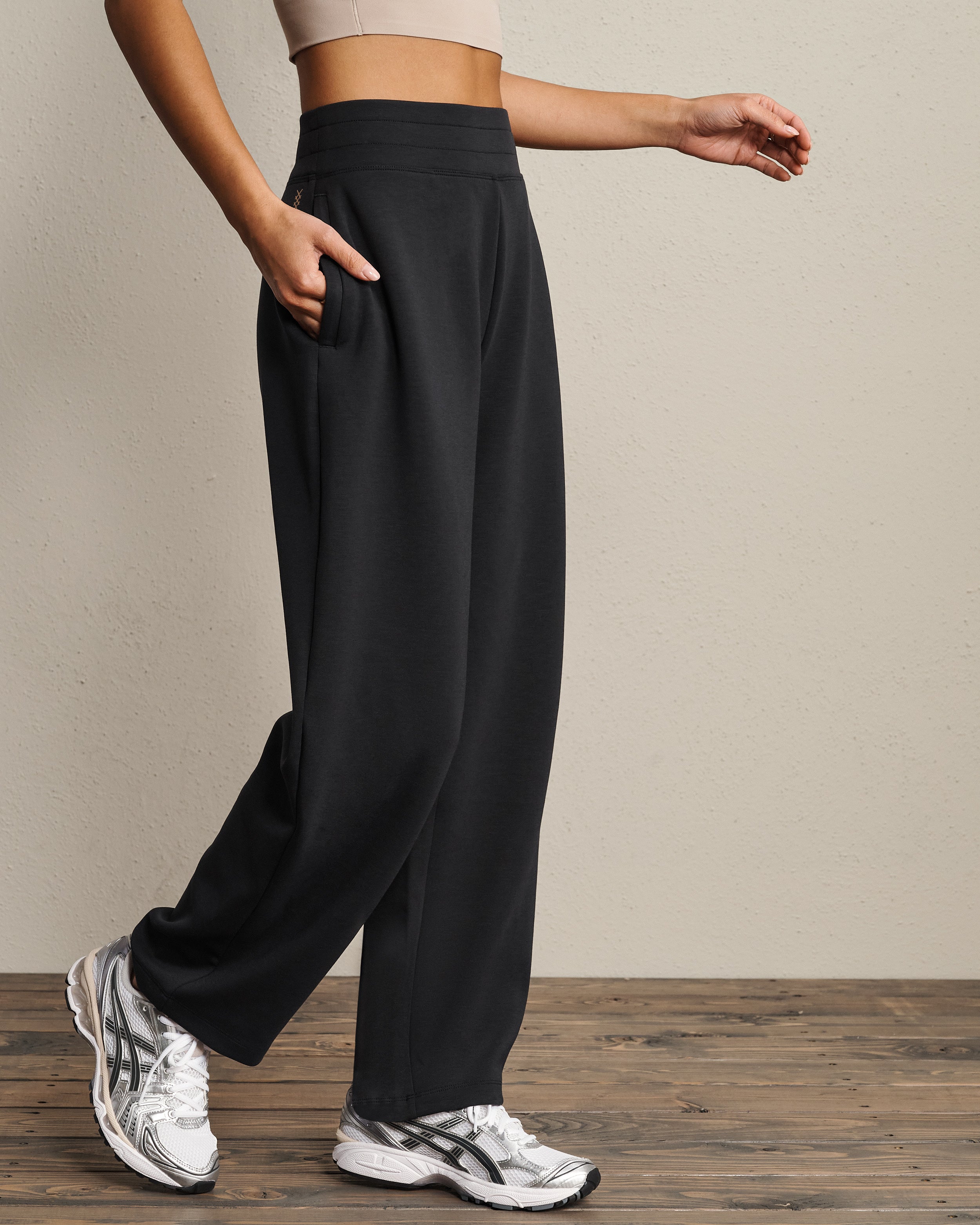 Rhone DreamGlow Barrel Leg Pant in Pure Black Heather at Baseline Social