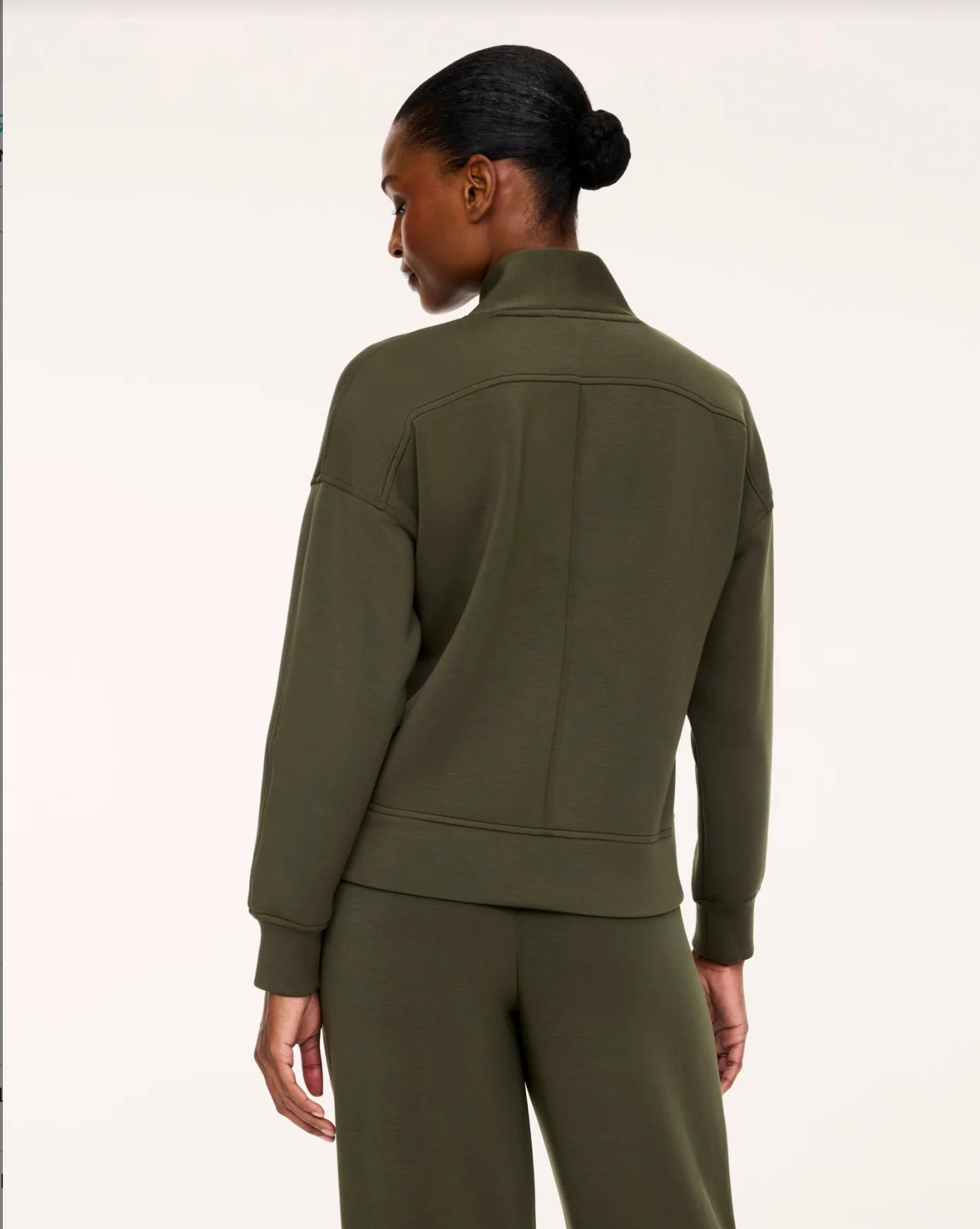 AirEssentials V-Neck Long Sleeve Top in Monstera