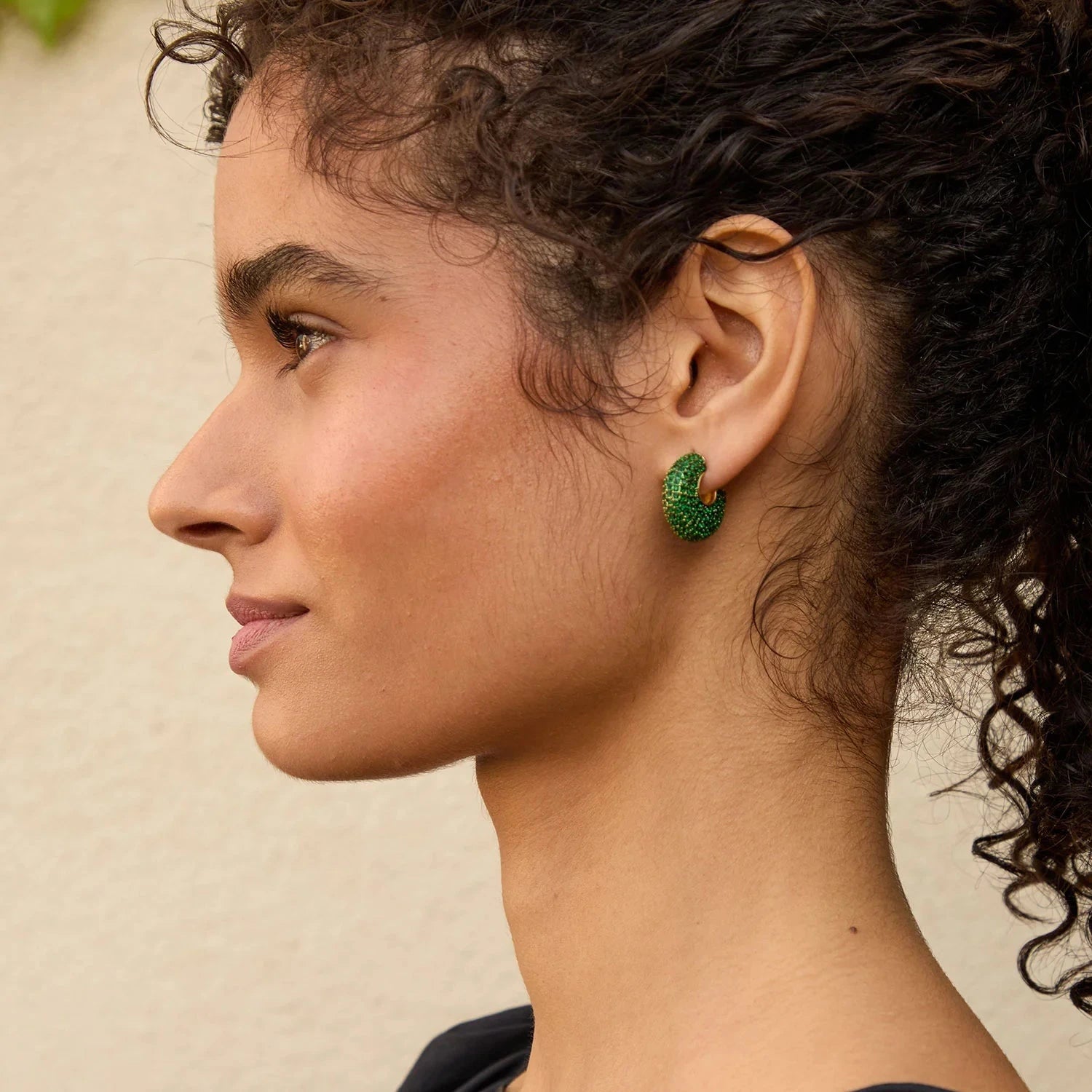 Le Hoop Earrings in Emerald