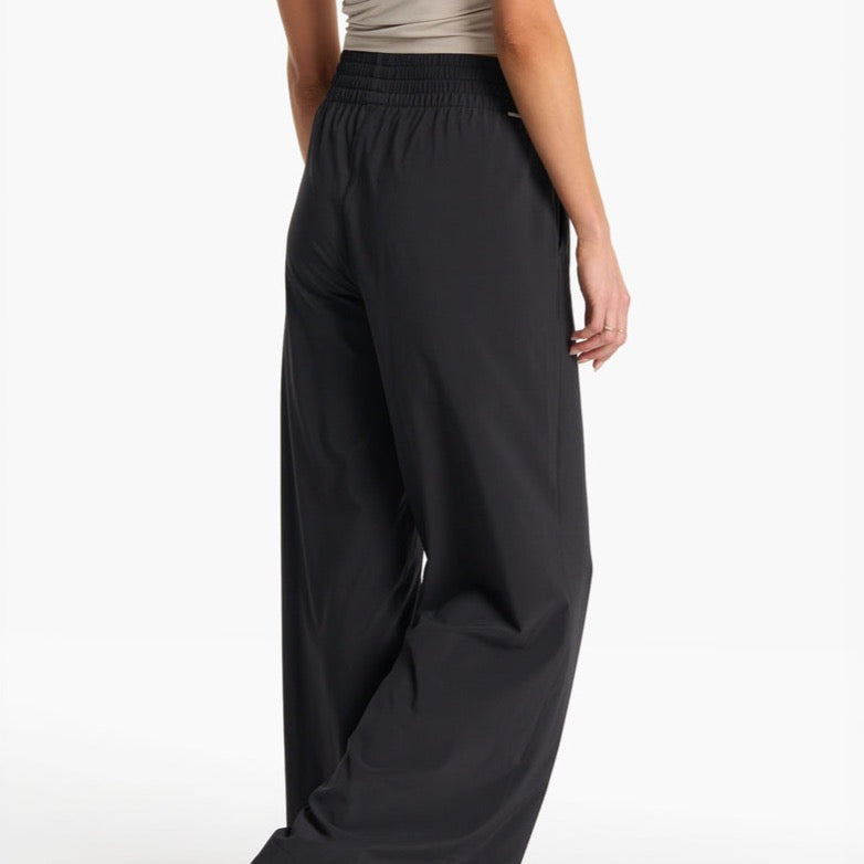 Vuori Villa Wideleg pant in black
