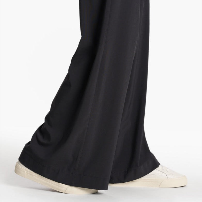 Vuori Villa Wideleg pant in black